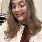 Étudiante en deuxième année de psychomotricité, volontaire à l’idée de transmettre ses connaissances